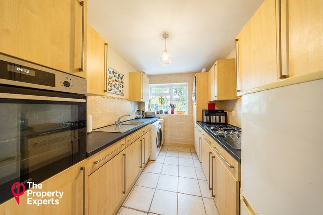 105, Holland Pines, Bracknell photo 3