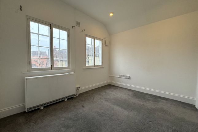 Flat 4, 20-26, South Street, Surrey photo 2