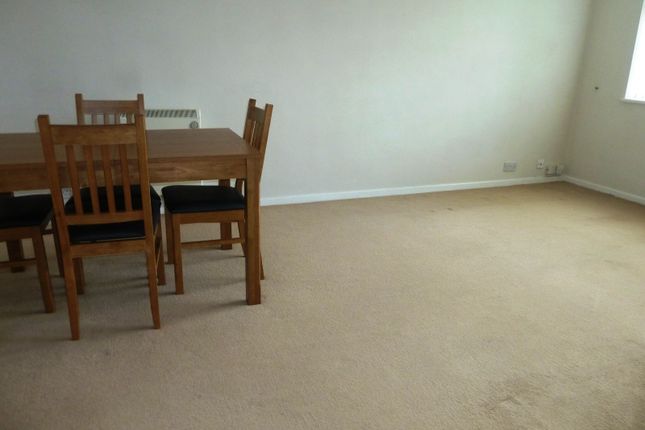 23, Baron Court, Western Elms Avenue, Reading photo 3