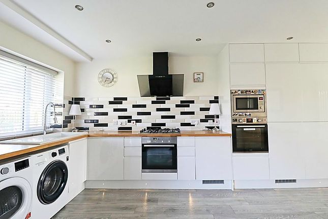 1, Crescent Place, Hadleigh photo 3