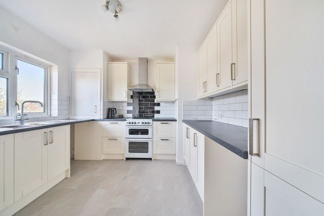 Maisonette for sale in Dawson Avenue, Orpington