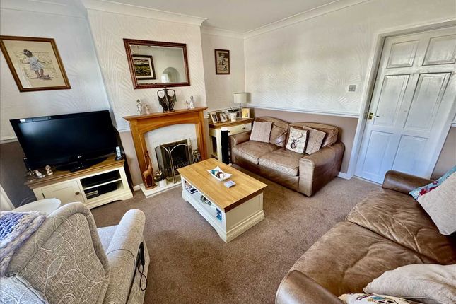 20, Wood Avenue, Wednesfield photo 2