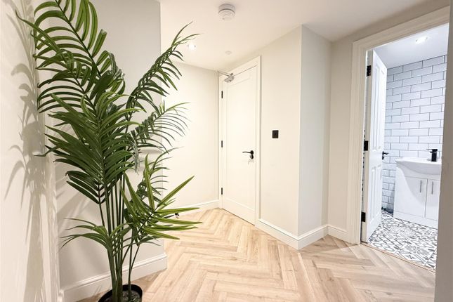 Flat 3 Grande View, 25, Burlington Place, Eastbourne photo 3