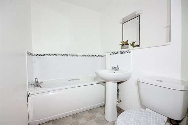 12, Rossmore Close, Enfield photo 3