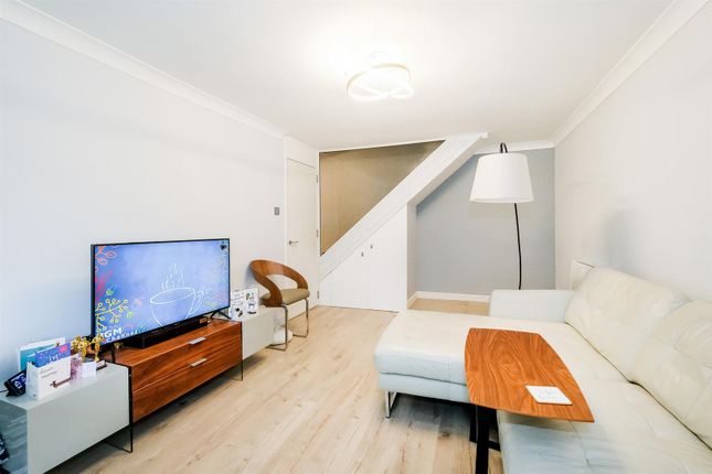 9, Heath Court, Wanstead photo 3