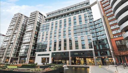 Flat to rent in Merchant Square East, London