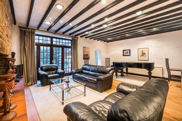 Thumbnail Property to rent in Queen's Gate Gardens, London