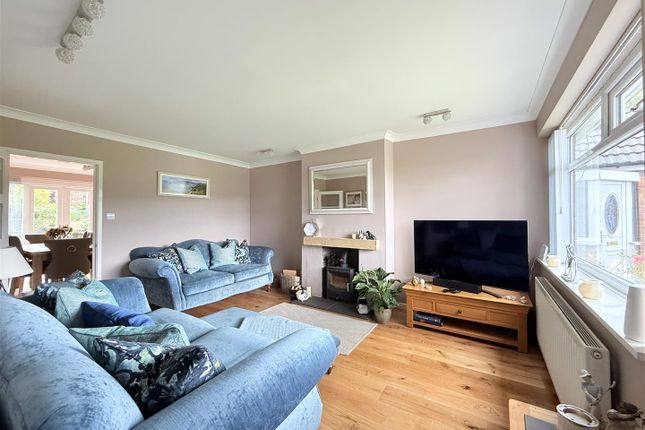 37, Queensway, Mossley photo 2