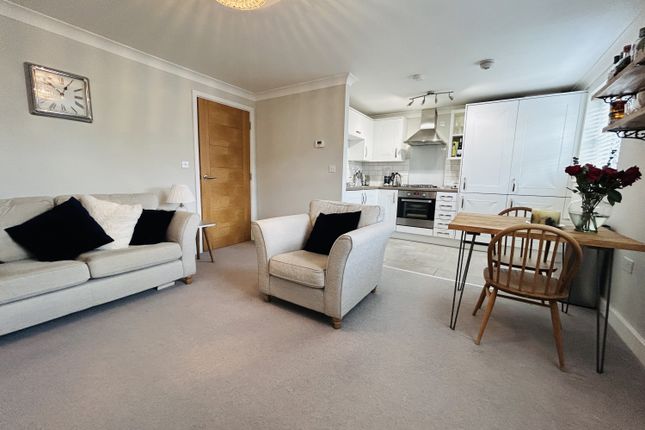 Flat 4, Aidan Gardens, Durham photo 2