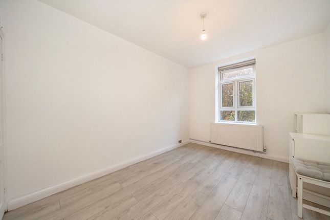 11 Edred House, Homerton Road, London photo 2