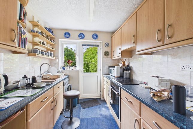 13, Fox Tor Close, Paignton photo 4