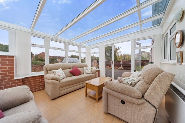 12, The Graftons, Upton-upon-Severn photo 3