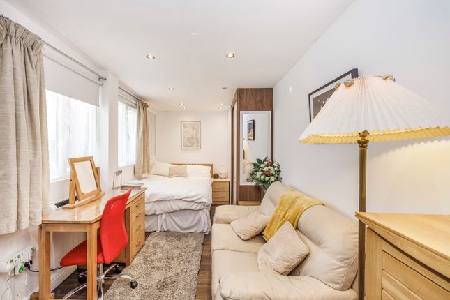 Studio flat on Wychwood Way (Annexe), Northwood, £1,200/mo