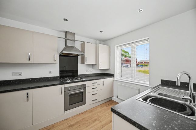 1, Clough Close, Rugby photo 4