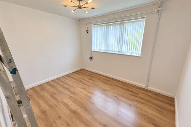 27, York Road, Corby photo 4
