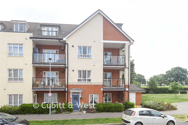 33, Bedivere Road, Crawley photo 2