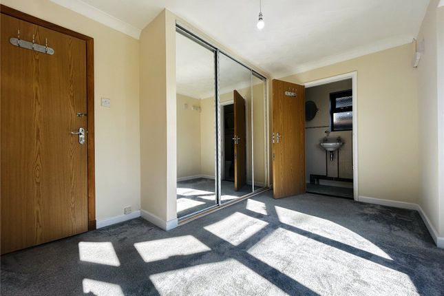 21, Sea Way, Jaywick photo 4