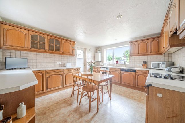1, Rosefield Gardens, Ottershaw photo 4
