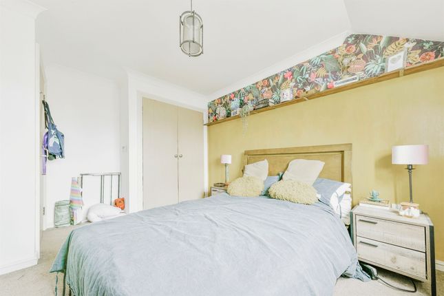 Flat for sale in The Granary, Stanstead Abbotts, Ware