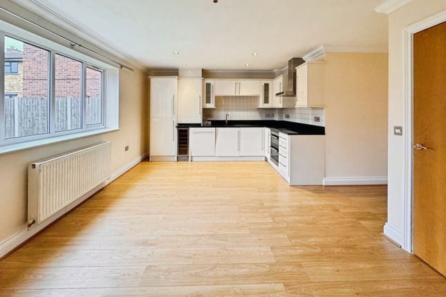 Flat 1, 1, Southend Road, Hockley photo 5