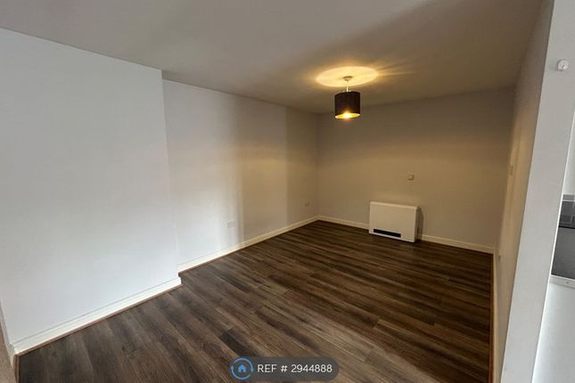 Flat, High St, Heckmondwike photo 5
