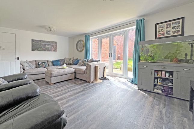 157, Birchfield Way, Telford photo 2