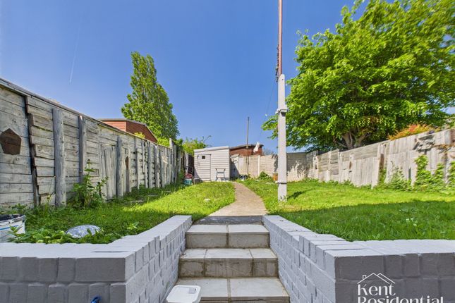 30 Laburnum Road, Rochester photo 3