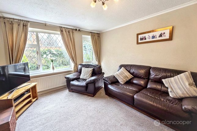 18 Hoarestone Avenue, Nuneaton, Warwickshire photo 3