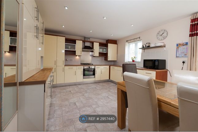 Langley Avenue, Worcester Park photo 3