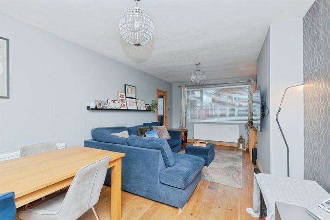 22, Oaks Drive, Leicester photo 4