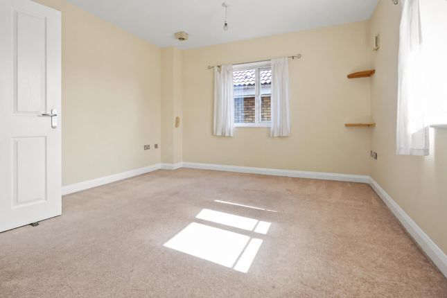 Flat 5, 8, Henry Bird Way, Northampton photo 3