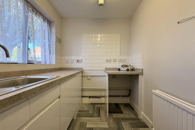 27, Staveley Court, Loughborough photo 4