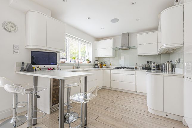 Horsley Drive, Kingston Upon Thames photo 2