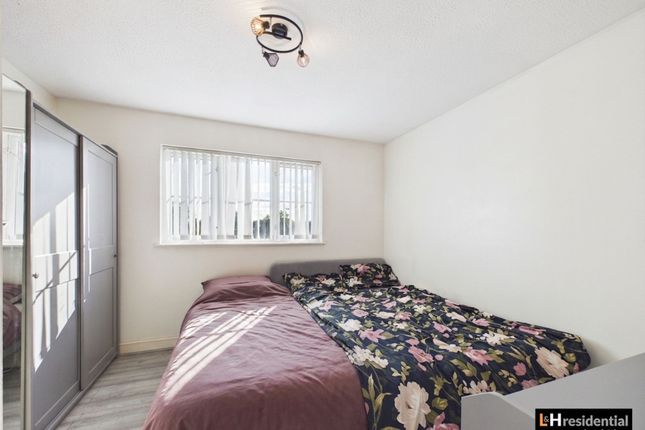 25 Milland Court, Borehamwood photo 4
