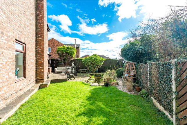 302B, Potovens Lane, Wakefield photo 2