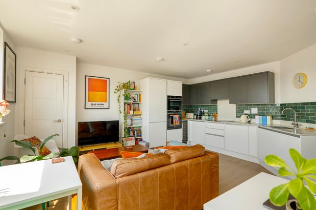 Flat 25, Imperial Court, Mitcham photo 3