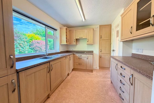 33 Hackness Drive, Scarborough photo 2