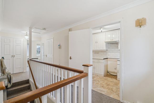 6 Tudor Court, King George V Road, Amersham photo 2