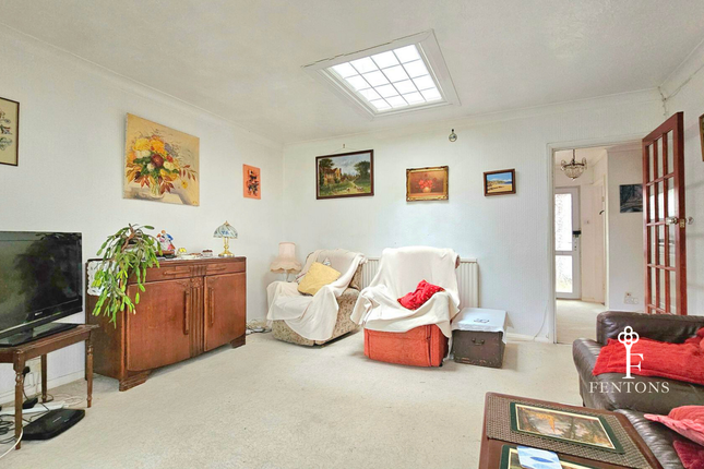 17, Walden Way, Frinton-On-Sea photo 2