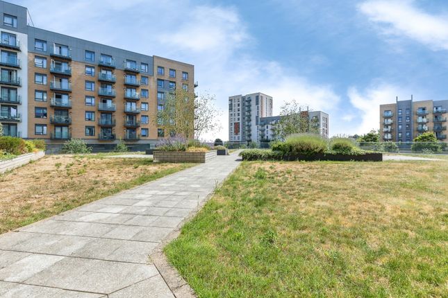 2-bed flat on Ocean Drive, Kent, £200,000