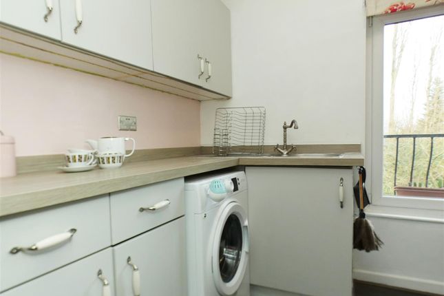 Flat for sale in Hollinside, Huyton, Liverpool