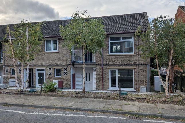 1-bed flat on 16, Woodside, Shipley, £33,000