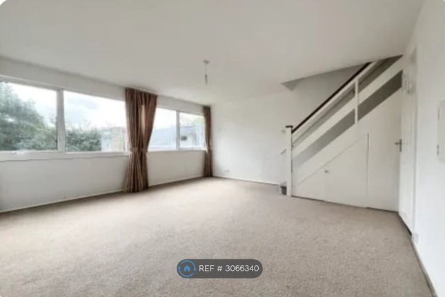 Flat, Ailantus Court Stonegrove, Edgware photo 4