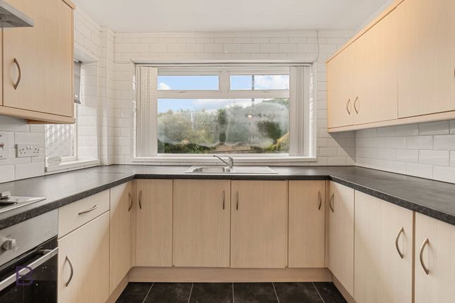 2, Penfield Grove, Bradford photo 3