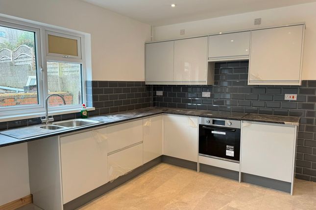 119 Ffordd Yr Eglwys, Bridgend photo 3