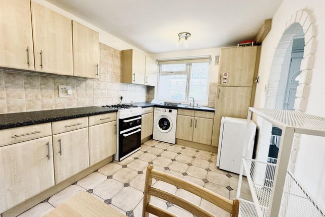 9, Whitton Walk, Bow photo 3
