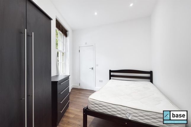 Flat to rent in Cephas Avenue, Stepney Green