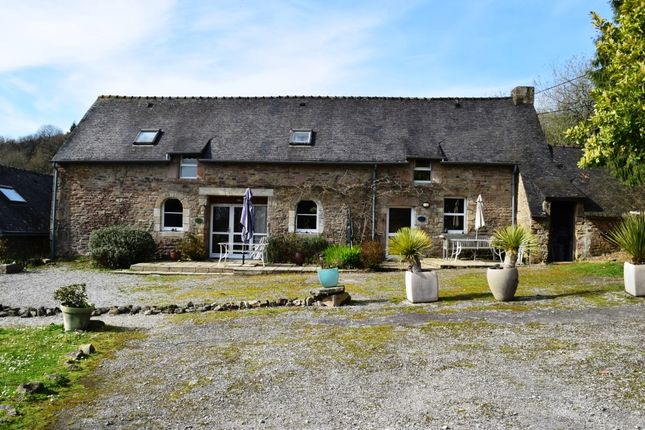 Detached house for sale in 56160 Ploërdut, Morbihan, Brittany, France