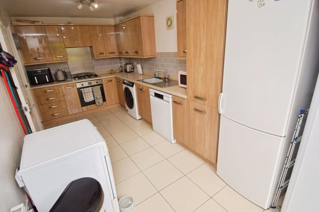 18, Cheshire Close, West Midlands photo 4