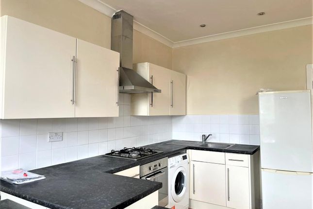 Flat 1, 204, London Road, Surrey photo 2
